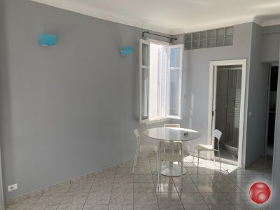 Интересное предложение 1 комнатной квартиры для долгосрочной аренды в центре Босолей