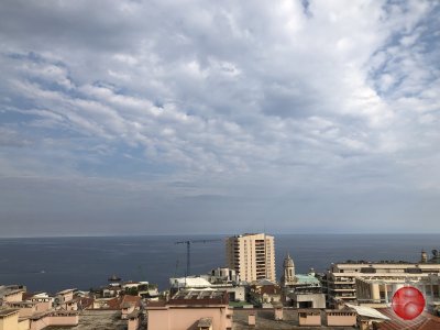 Трехкомнатная квартира в центре Босолей с панорамным видом на море