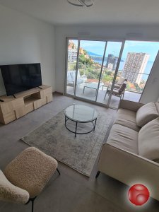 Сдам замечательную двухкомнатную квартиру в Босолей с террасой и  панорамный видом на море и Монако